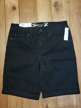 NWT Seven7 Black Rolled-Hem Denim Shorts